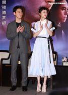 犯罪懸疑大片「亡命之途」演員妻夫木聰、謝欣穎。（記者邱榮吉/攝影）