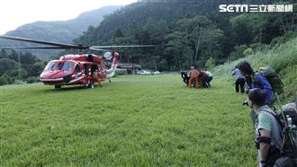 棒！搭乘黑鷹直升機　南安小熊回家了