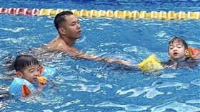 飛飛翔翔（圖／翻攝自黑人陳建州Ig）