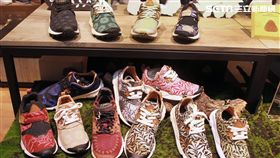 日式Flower Mountain山霧花野正式登台，三大經典系列︰芥核、渡鴉、蒲葦，樸拙中蘊藏著精工細作，古老手工藝表達著現代流行，重新定義穿梭都市與戶外的時尚鞋履。（記者邱榮吉/攝影）