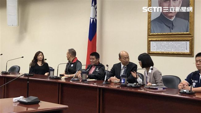 只顧選舉？高市府官員竟陪韓見吳敦義