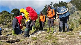 南投,登山,失蹤,山人,祭拜,瀧奧山,合歡山。翻攝自高雄市六龜救難協會飛鷹大隊臉書