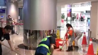 梅雨季暴雨來勢洶洶！桃機二航廈漏水