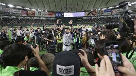 ▲鈴木一朗擔任『總裁特助』協助訓練水手3A球員。（圖／美聯社／達志影像）