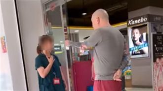 拖地太濕害滑倒！他狂飆店員竟掀論戰