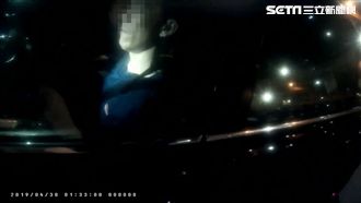 遇警還裝睡！他駕車逃卻卡分隔島就逮