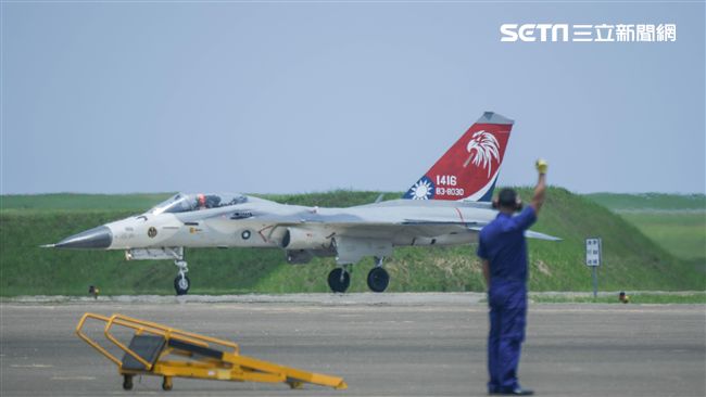 港媒爆：台灣戰機向共機射自衛武器！