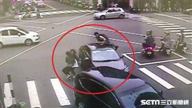 台中市北區三民路和育才北路口連環車禍／翻攝畫面