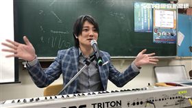 文化部請來F.I.R樂團的阿沁擔任講師。（圖／翻攝自阿沁臉書）