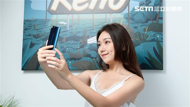 OPPO快閃信義區！買手機再送一支