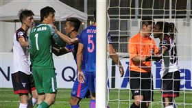 ▲航源FC班奇與傑志門將王振鵬衝突。（圖／航源FC提供）