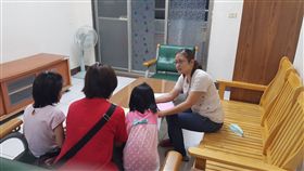 高雄設單親家庭服務據點 短期居住宅仍有餘屋高雄市社會局陸續建置單親家庭服務據點，提供單親爸媽及孩子短期居住需求等支援服務，其中短期居住宅仍有餘屋，社工1日歡迎申請進住。（高雄市社會局提供）中央社記者陳朝福傳真　108年5月1日