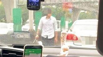 國道持棍攔車飆國罵　惡男下場超慘