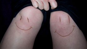 膝蓋
https://www.flickr.com/photos/aznewbeginning/2177077332/in/photolist-4jo6f5-dJ6MvT-niRyb3-9HoKVn-bDnVQ4-Mbo4G-7QrwRq-9XuNtf-axSMEW-qvgppb-axSMEE-6xM4za-aegXKt-39b8g5-9CNqYj-MbveR-axQ6Fv-U24rb-gnq1G