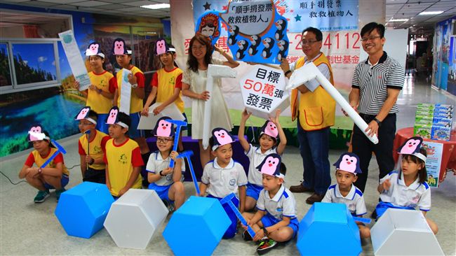 打破募發票困境　創世推捐贈送桌遊