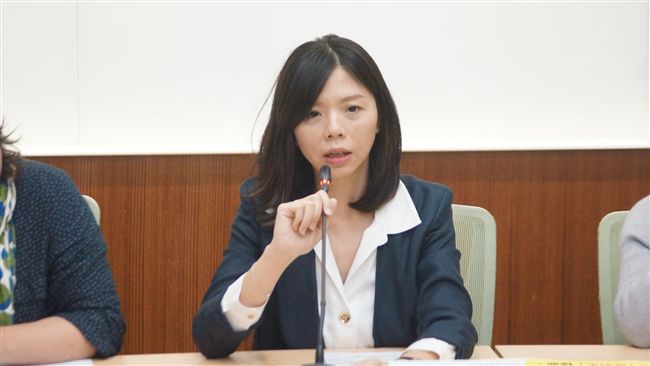 議員要求為韓鼓掌　洪慈庸：毛骨悚然