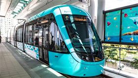 淡海輕軌座椅破損 捷運工程局：逐列車汰換淡海輕軌綠山線歷經4年施工，在107年底通車，日前遭民眾反映車廂冷氣會滴水、座椅有破損、電子看板失靈等問題，新北市政府捷運工程局表示，目前逐列車在進行維護和汰換，新上線的列車座椅也將更改為高塑料座椅。（捷運工程局提供）中央社記者葉臻傳真　108年4月29日