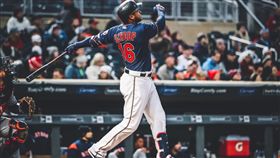 史古普揮出雙城今年最遠全壘打。（圖／翻攝自雙城推特）