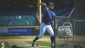 鈴木一朗重回水手擔任餵球投手。（圖／翻攝自水手推特）