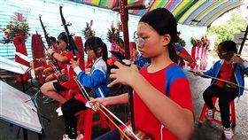 宜蘭慶安宮媽祖生不遶境 省下10萬元捐教育宜蘭冬山鄉慶安宮今年取消媽祖誕辰遶境活動，將省下經費轉而捐助員山鄉七賢國小，農曆3月23日媽祖誕辰當天，七賢國小學生也特別到廟前表演才藝，為媽祖祝壽並感謝廟方善心捐助。（七賢國小提供）中央社記者沈如峰宜蘭縣傳真　108年4月28日