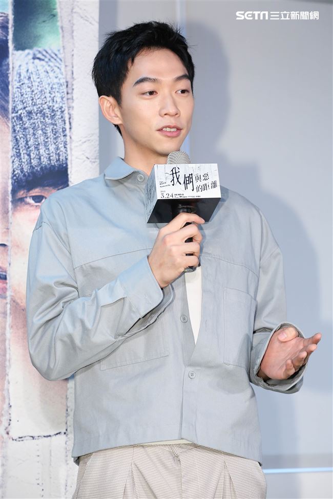 《我們與惡的距離》於劇中飾演腹黑型男王可元。（記者林士傑/攝影）