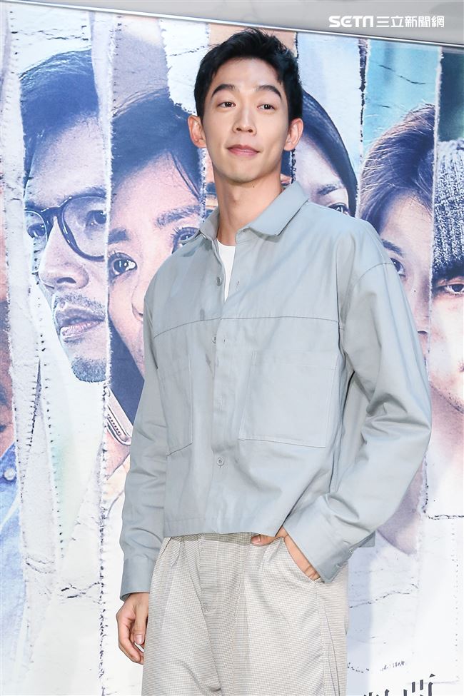 《我們與惡的距離》於劇中飾演腹黑型男王可元。（記者林士傑/攝影）