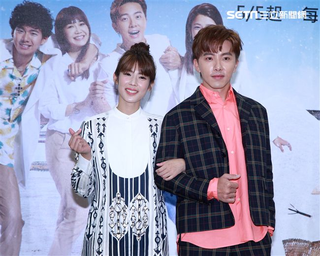 週日偶像劇「月村歡迎你」演員謝坤達、林思宇。（記者邱榮吉/攝影）