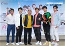 謝坤達、林思宇、洪詩、吳念軒、李佳豫、楊貴媚、劉沛緹、鄭平君、范瑞君、吳佳珊、亮哲、黃采儀、劉漢強、吳欣芸、廖偉博、于成炘，週日偶像劇《月村歡迎你》首映會。（記者邱榮吉/攝影）