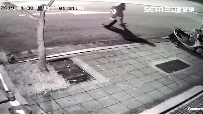 伊拉克男殺岳父母　抱子逃離畫面曝光