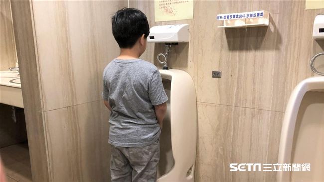 4歲男童習慣這樣　包皮腫噴分泌物
