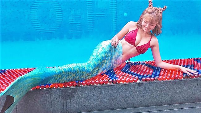 揮別心機閨密！鮪魚揪阿翔甩尾扮人魚