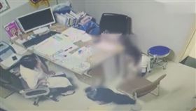  跪地求免費墮胎！妙齡女術後翻臉　嗆醫：給錢或是賠小孩（圖／翻攝自澎湃新聞）