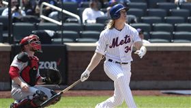 ▲『雷神』辛德加（Noah Syndergaard）開轟飆10K完封紅人，大聯盟36年來第一人。（圖／美聯社／達志影像）