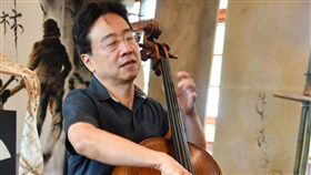 不希望墾丁因滷味沒落 張正傑辦龍磐音樂節大提琴家張正傑11日將率領弦外之音團舉辦「墾丁龍磐音樂節」，他2日到墾丁舉辦記者會，現場演奏大提琴為活動宣傳，張正傑說「很不希望因為一盤滷味讓墾丁沒落」。（文化處提供）中央社記者郭芷瑄傳真　108年5月2日