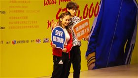 捷運盃街舞大賽 吳思賢陳芳語代言「2019捷運盃捷客街舞大賽」即日起開放報名，代言人吳思賢（右）與陳芳語（左）將親自擔任決賽評審。中央社記者陳怡璇攝　108年5月2日