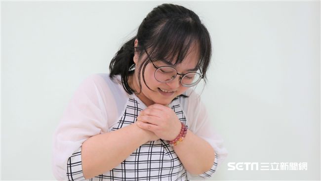 9旬嬤無意識手抖如喪屍　竟它在搞鬼