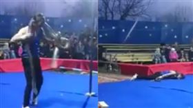 蟒蛇,繞頸,表演,身亡,尖叫,觀眾
https://www.facebook.com/887812071385392/videos/429715797817786/