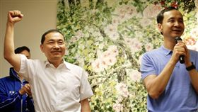 國民黨主席吳敦義、新北市長朱立倫以及議長蔣根煌陪同國民黨新北市長參選人侯友宜拜會周錫瑋 侯友宜團隊提供