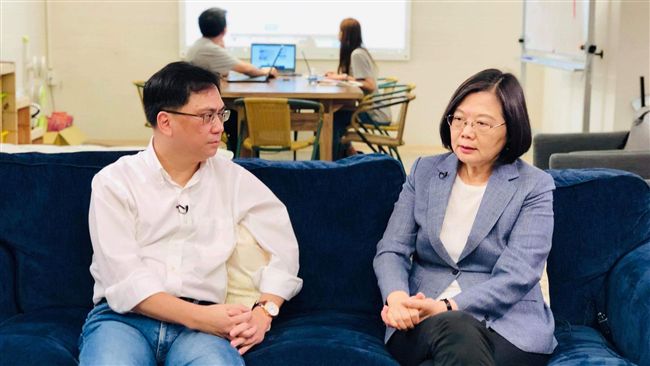 小英拜會486先生　被勸敗了這東西