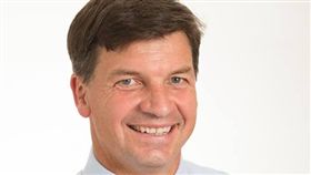 澳洲童仲彥！忘記「換分身」　議員自誇政績笑翻網友（圖／翻攝自Angus Taylor MP臉書）
