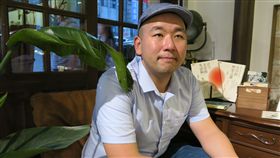 曾離日本皇室那麼近 學者眼中的帝王也是人日本迎接新年號「令和」時代，居住日本逾10年、研究日本史的學者胡煒權受訪時說，天皇是有血有肉的人，自己也曾跟神秘的皇室那麼靠近。中央社記者陳政偉攝　108年5月1日