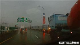 機車誤上快速道路…攪拌車司機「護送騎士」　9千網友讚翻 圖／陳先生授權提供
