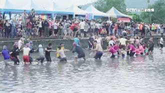 憲哥外景來過！鳳林泥巴運動會嗨吃土