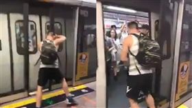香港,列車,自私,醫俠,浩克,地鐵,干擾,港鐵,徒手,拉扯,開門, 圖／翻攝自臉書
