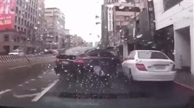 台北,金山南路,特斯拉,賓士（圖／翻攝非常機車）