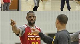 ▲Ty Lue在騎士期間與詹姆斯的合作。（圖／取自Ty Lue IG）