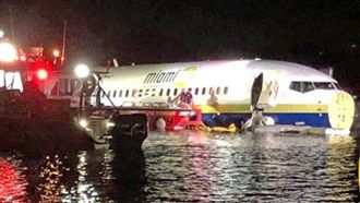 波音737衝出跑道墜河！傳多人受傷