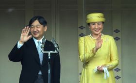 新日皇伉儷現身  接受民眾祝賀