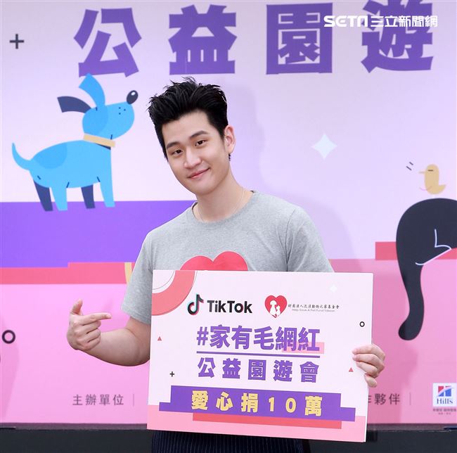 周興哲抽空現身公益活動，為毛小孩發聲，「愛他，請不要遺棄他」。（記者/邱榮吉攝影）