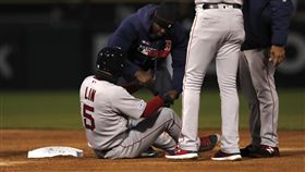 ▲林子偉（左2）在盜壘時不慎受傷。（圖／美聯社／達志影像）